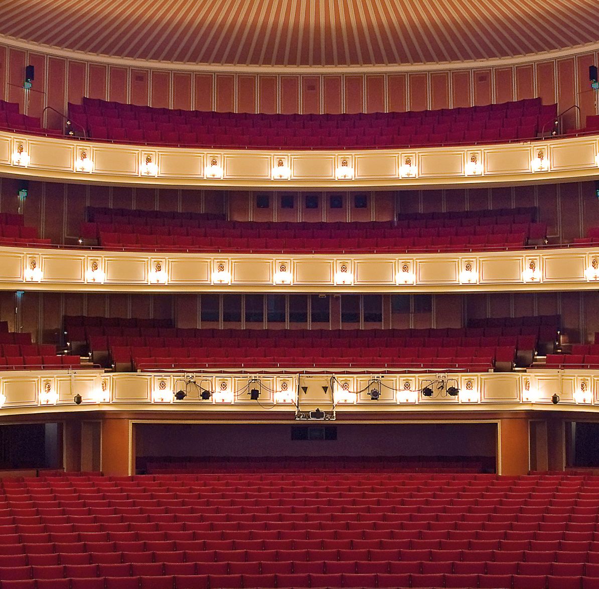 Rotonda trifft OPERNHAUS DÜSSELDORF: Oper backstage – ein Blick hinter die Kulissen